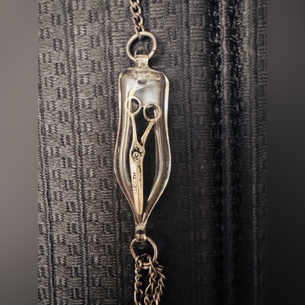 3-piece chain necklace in silver with mini scissors in resin